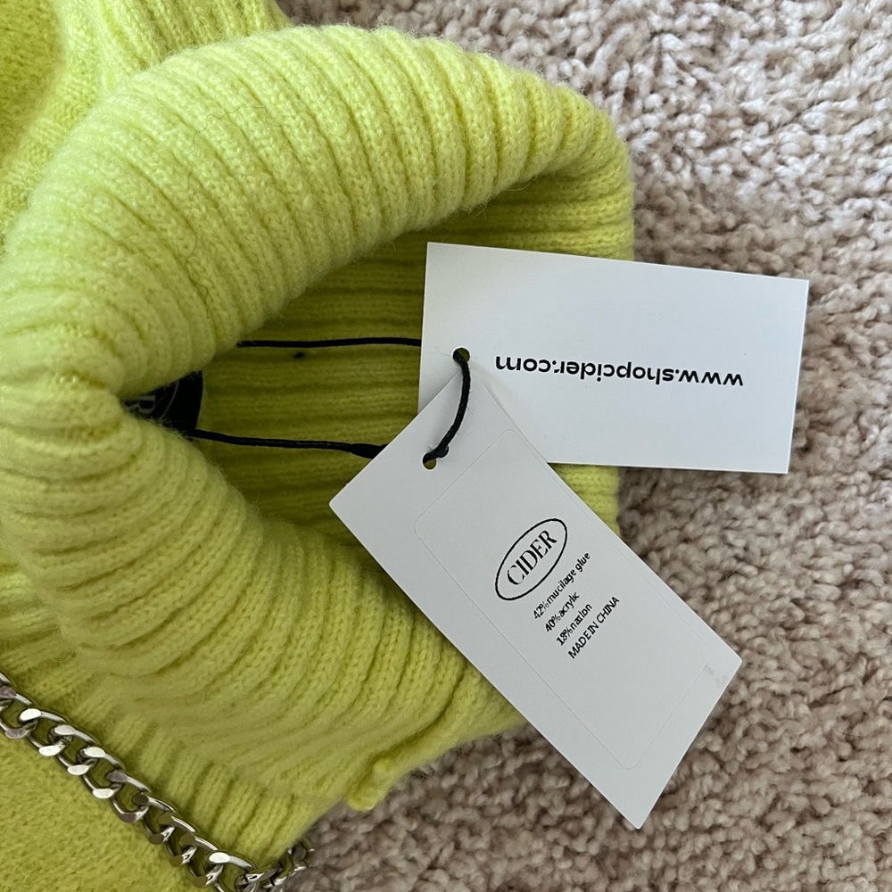 Spring-Green Sweater - Picture 5 of 5